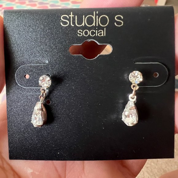 Beautiful Earrings - Picture 1 of 3